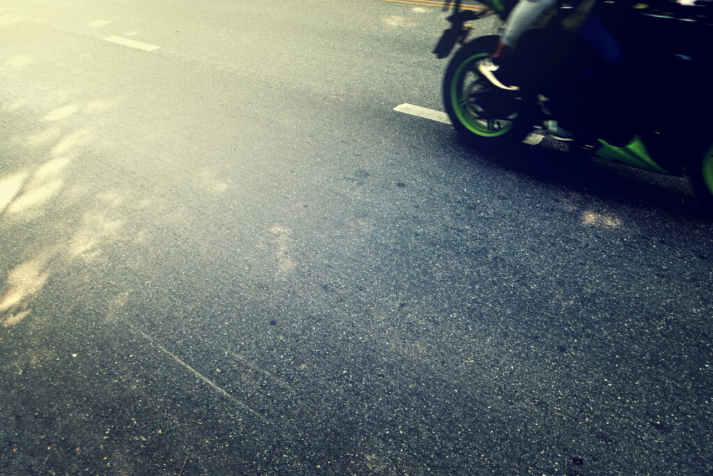 motorcyclist splitting lanes